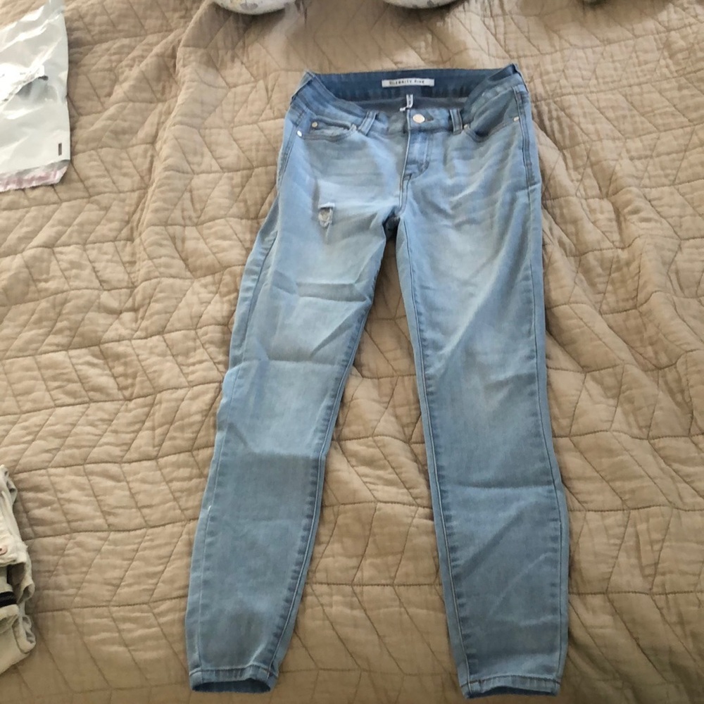 Distressed Juniors Jeans